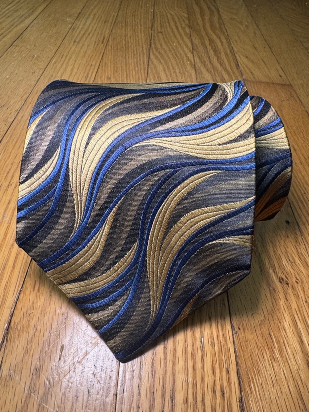 Gorgeous Roberto Villini Couture Classic Wave Pattern Tie in Gold, Blue & Brown